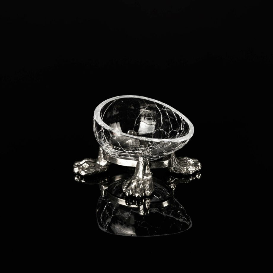 Caviarägget i glas och tenn med Basset-inspirerade tassar, designat av Jan Stenbeck och Pontus Frithiof.