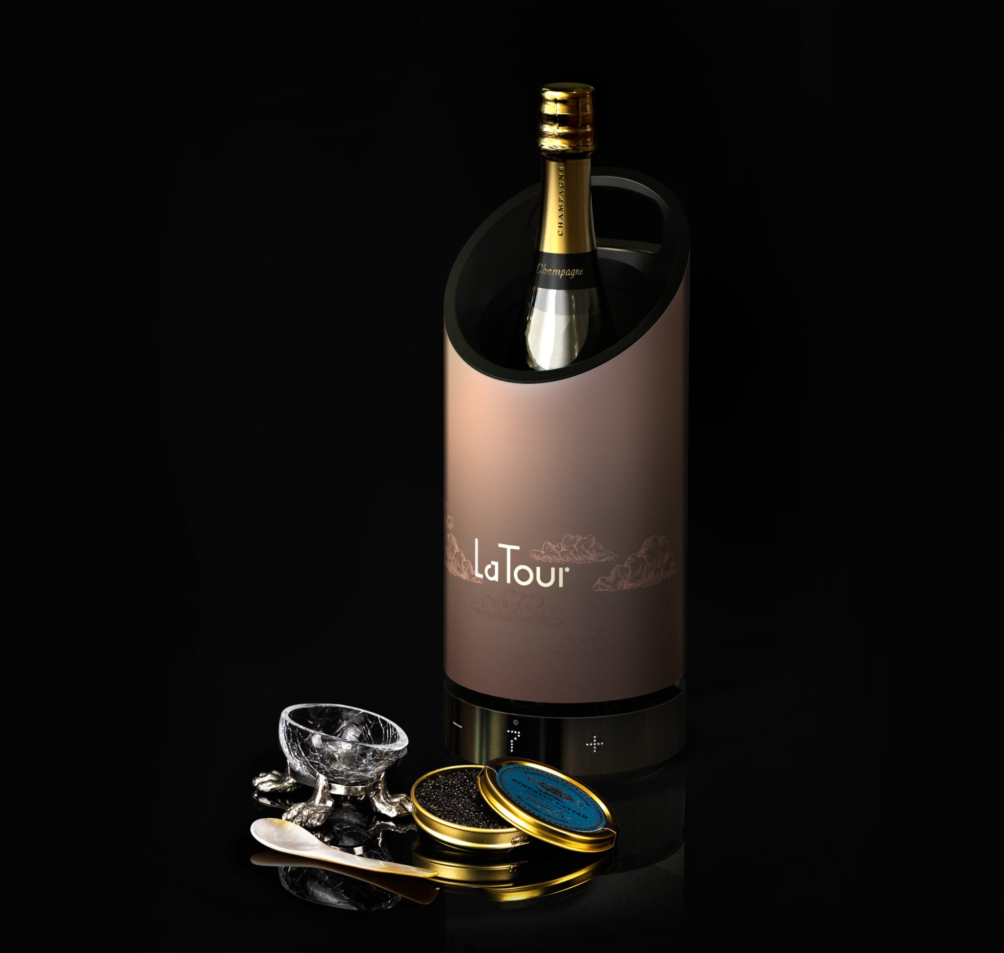 Grad No.1 La Tour Edition – brun metallisk vinkyl i samarbete med La Tour, fotograferad med caviar och exklusiva tillbehör