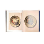 Uppslag ur Husmanskost med recept och matbilder på klassiska svenska rätter.