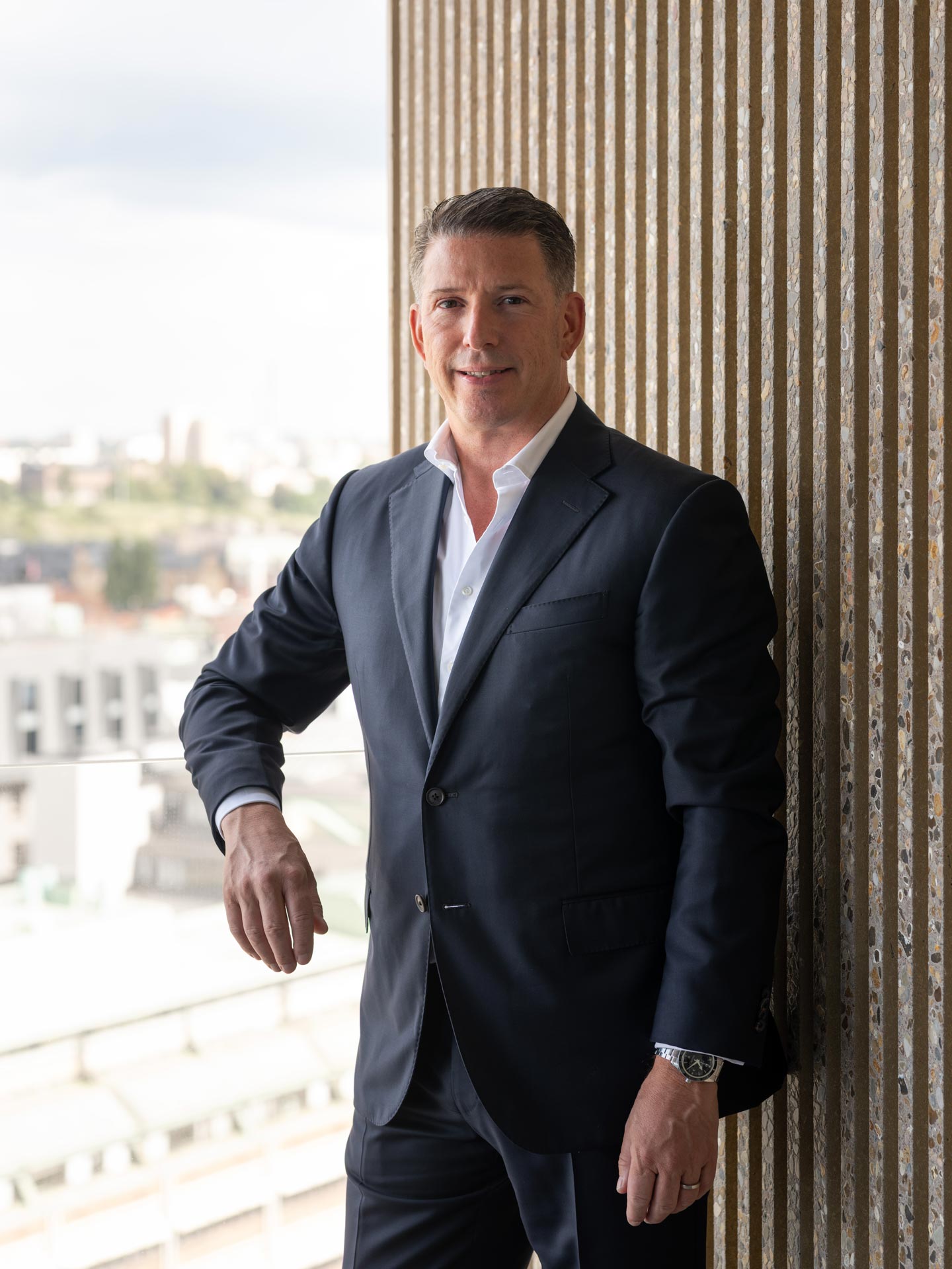 Pontus Frithiof, entreprenör och krögare, på terrassen vid Norra tornen i Stockholm med utsikt över staden.